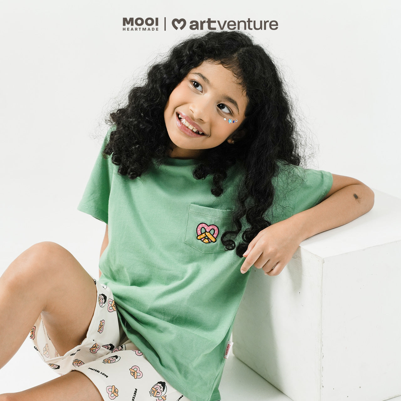 Mooi Artventure x Illustrator Pocket Tee Set Setelan Anak