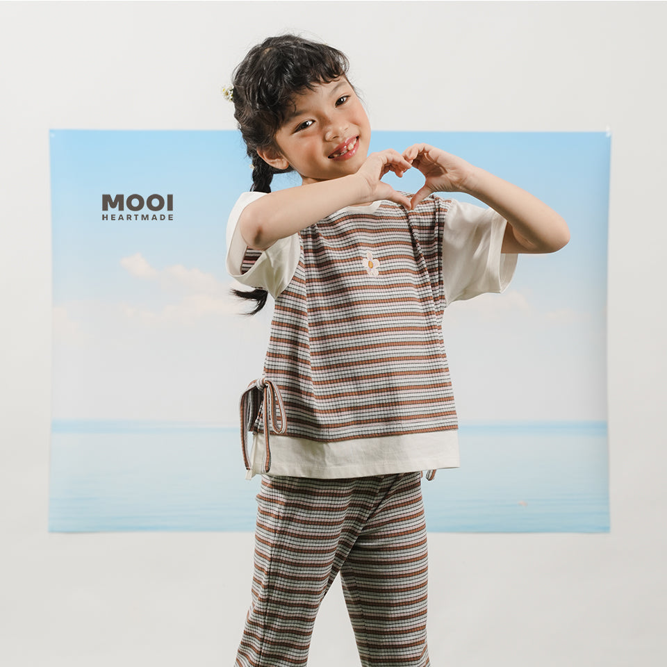 Mooi Atasan Anak Perempuan Chisa Rib Striped Tee