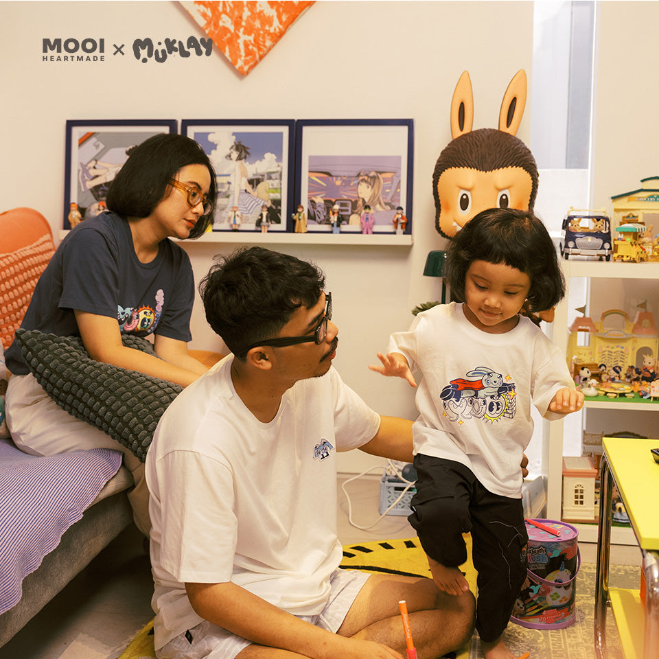 Mooi X Muklay Kaos Dewasa Unisex Graphic Tee Adult