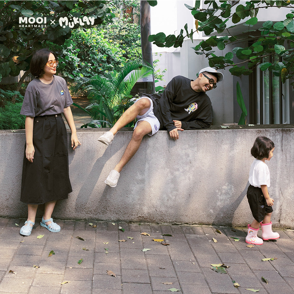 Mooi X Muklay Sweater Dewasa Unisex Sweater Basic Adult