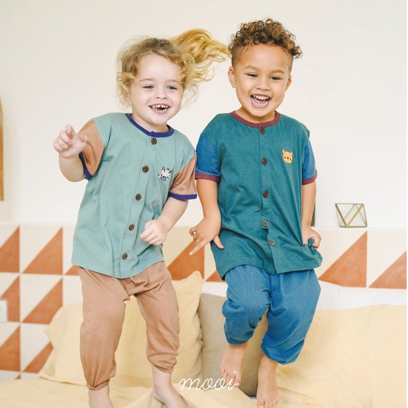 Mooi Setelan Piyama Bayi Tricolor Button Pajamas